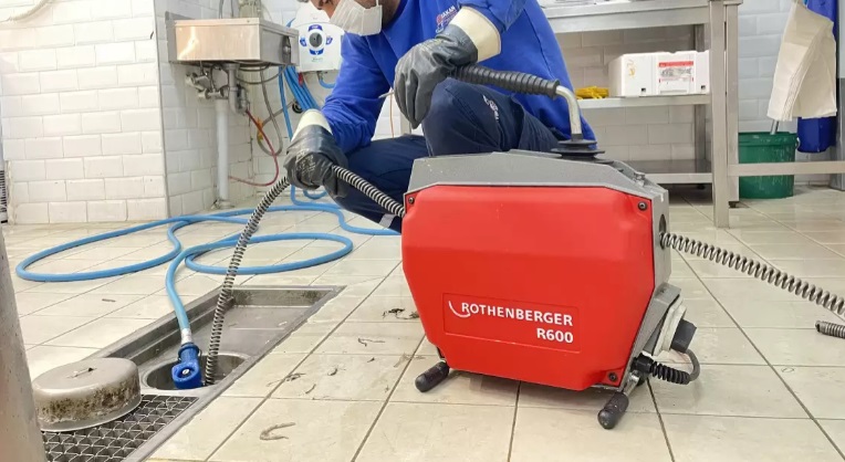 Başiskele Tesisatci Gider Mutfak Açmak 